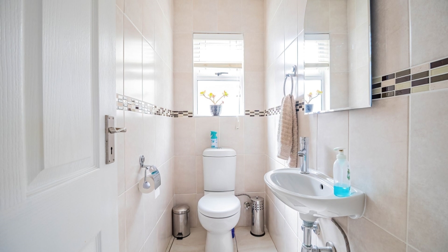 4 Bedroom Property for Sale in Sunset Estate Western Cape